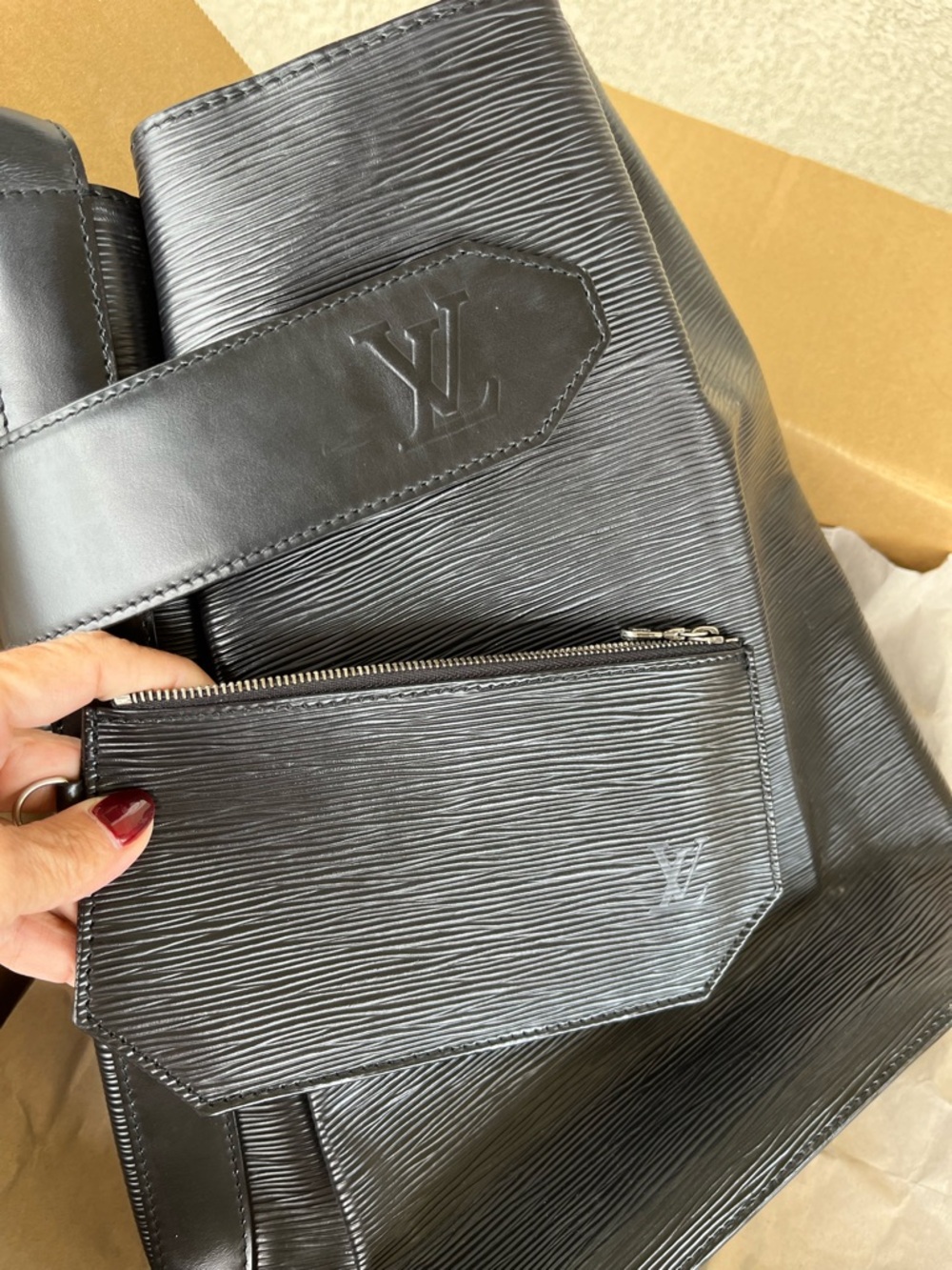 Louis Vuitton Black Epi Leather Crossbody Messenger - Picture 5 of 11